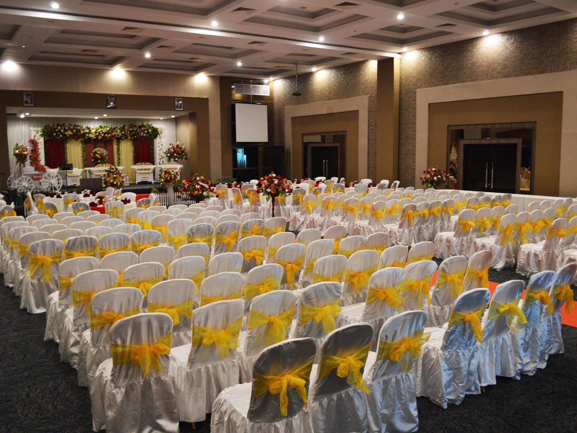Horison Hotel Pematang Siantar Екстериор снимка